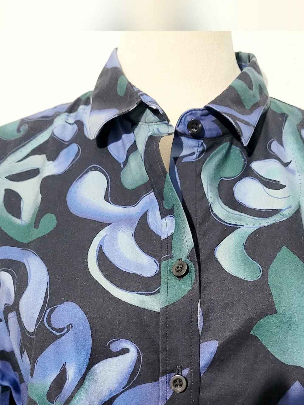 Chico’s Woman Size 12 Blue Floral Button Front Blouse Cotton Blend Stretch - Picture 3 of 12